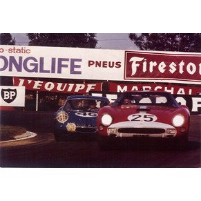 Photo 1964 Ferrari 250 GTO n°25 Innes Ireland + Tony Maggs / Maranello Concessionaires / Le Mans 24 hours (France)